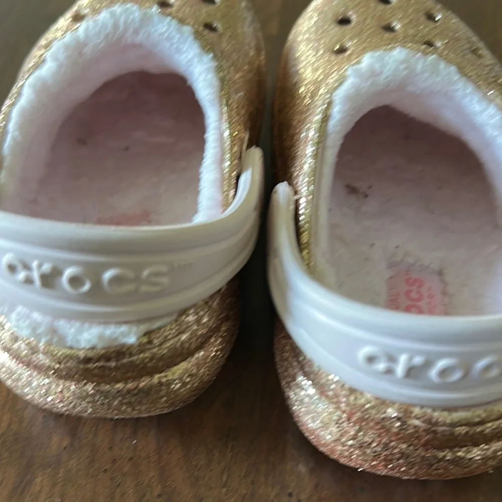 Crocs Kids Gold Glitter Clogs - Picture 4 of 4